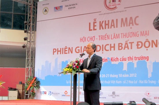 Thứ trưởng Nguyễn Trần Nam tại Phiên giao dịch BĐS lần 1 tại Hà Nội, năm 2012
